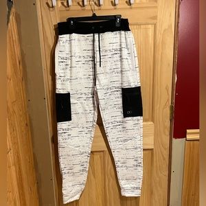 Men’s 1X sweatpants.